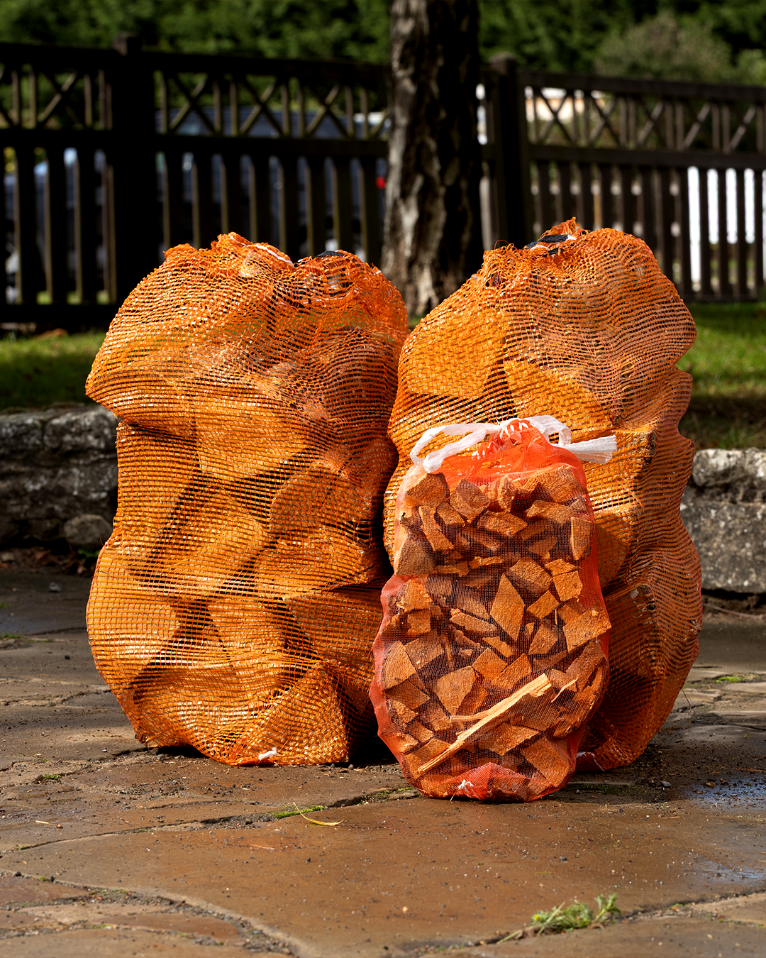 Bundle – 2x 40L Bags Premium Kiln-Dried Oak Hardwood + 3kg Premium Kiln-Dried Oak Hardwood Kindling
